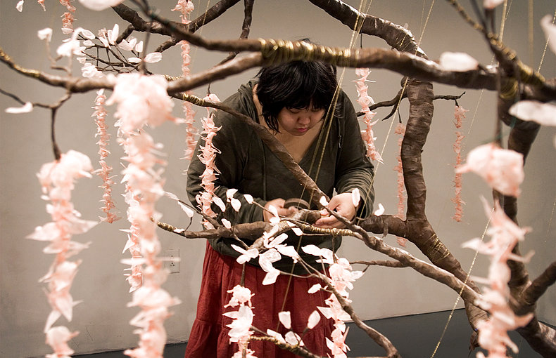 Teruko Nimura creating a piece of 3D art